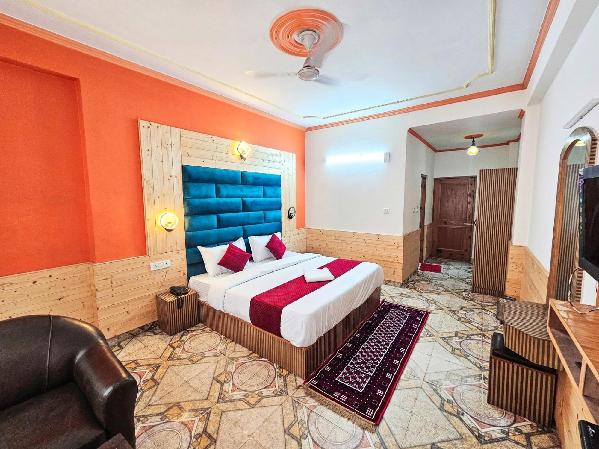 Hotel Day Night — Photos 1